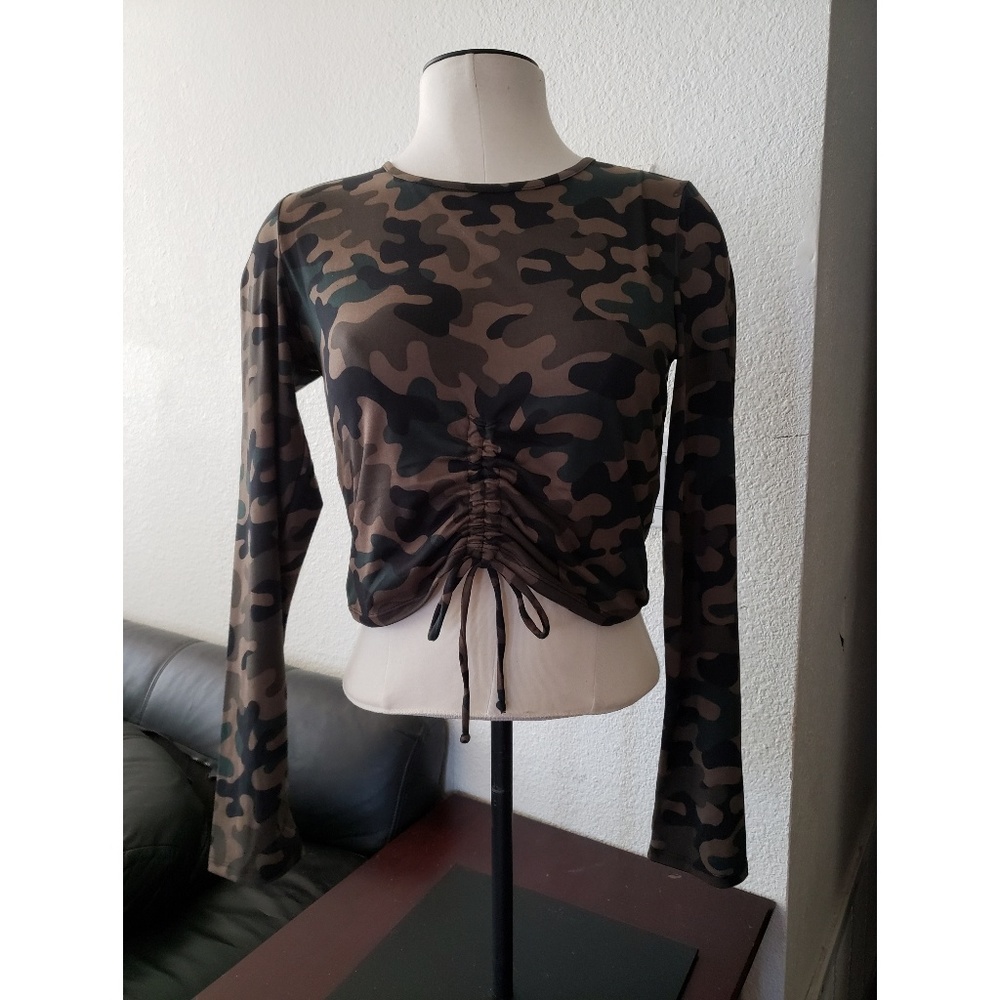 FLASH SALE Long sleeve camo croptop - Picture 2 of 7